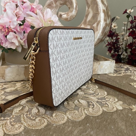 Michael Kors vanilla Crossbody - Picture 3 of 7